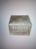 Boîte en Bois Sculpté – Motifs Floraux
